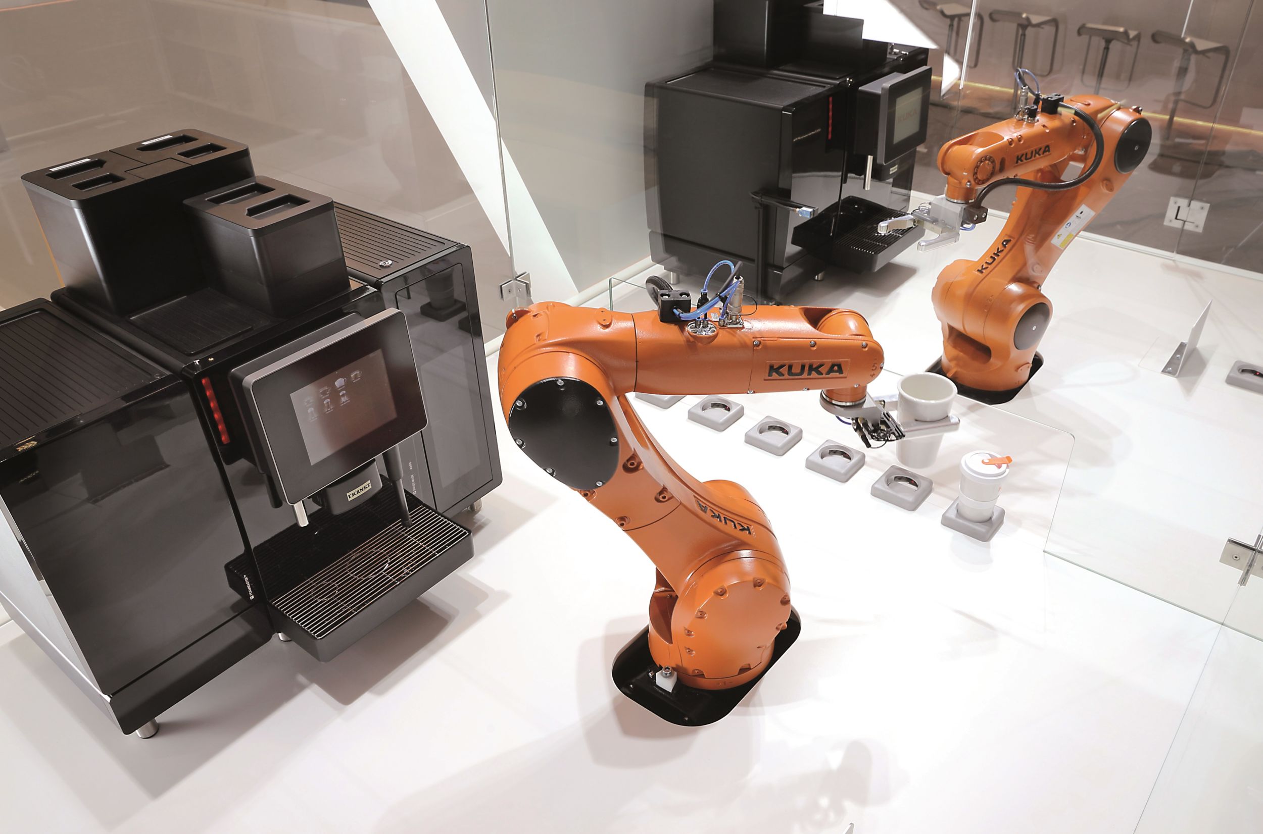 Kaffee-Applikation als Beispiel für vernetzte Produktionsumgebungen 7 KUKA Coffee 40