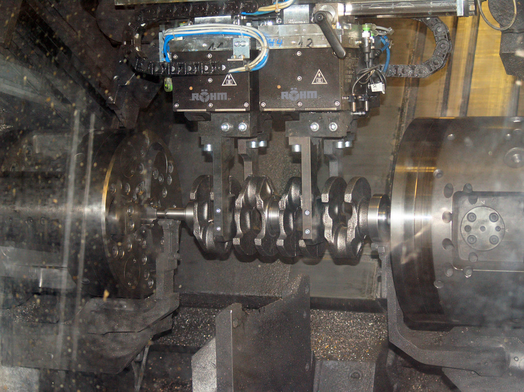 Kurbelwellen in einer Aufspannung vollständig bearbeiten 7 120520 Kurbelwellenbearbeitung