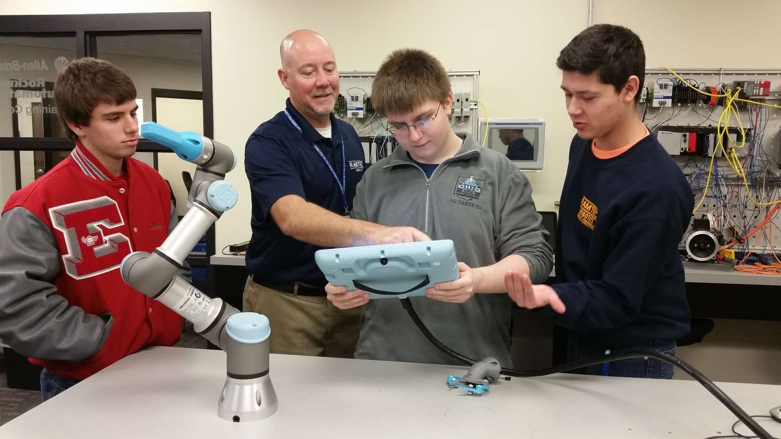 Kostenlose Online-Trainings 4 126127 universal robots 3