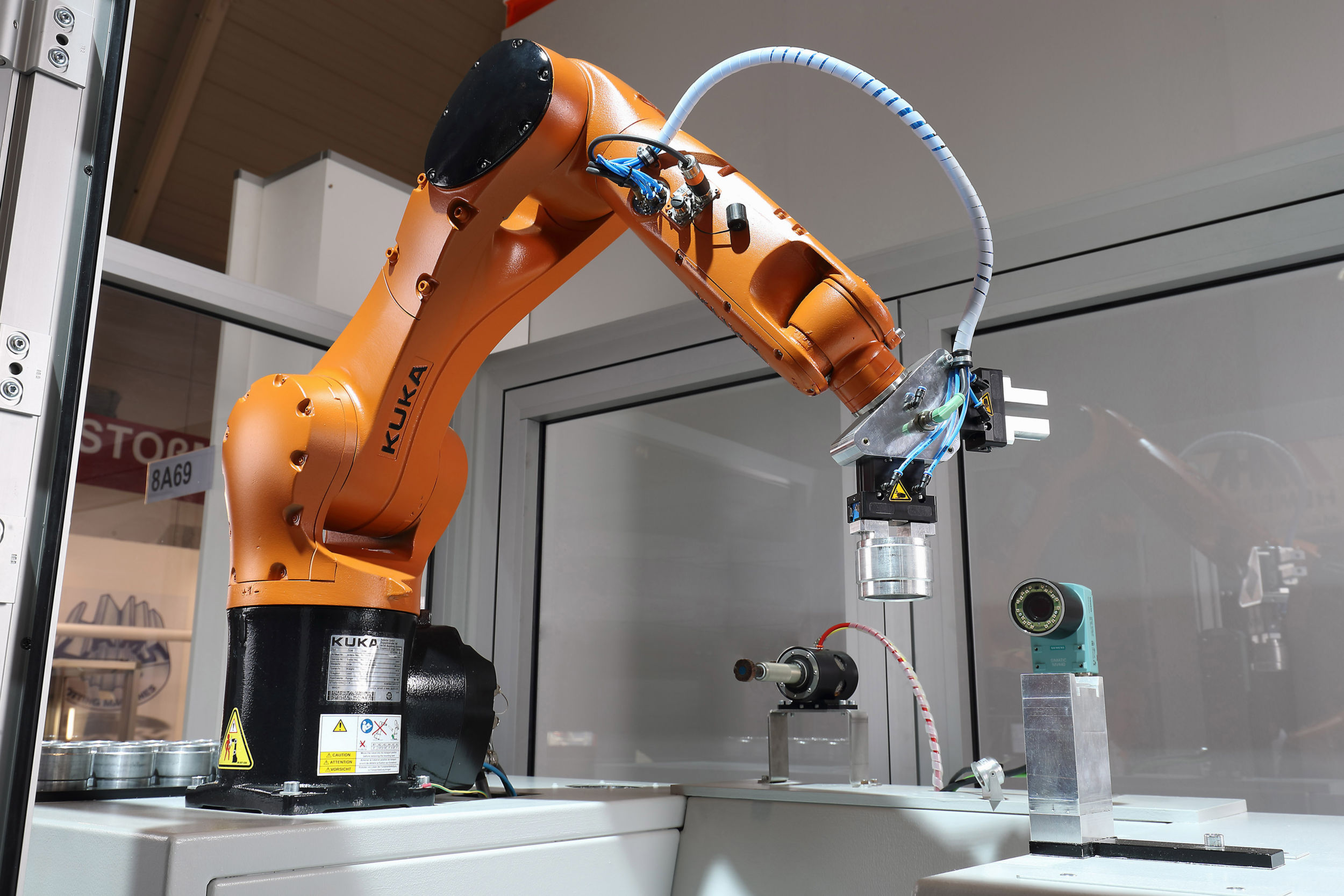 web 133719 KUKA ready2 grip