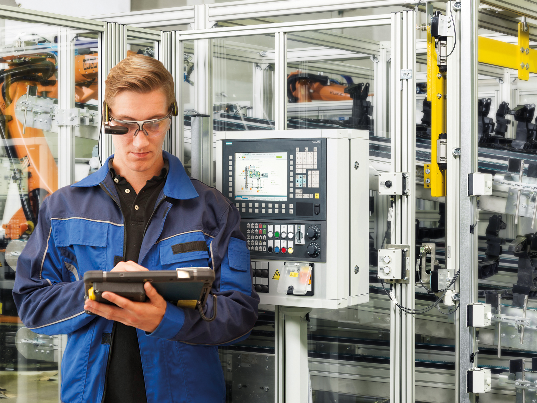 web 133789 IND PRI Smart Services Bild2 08 17