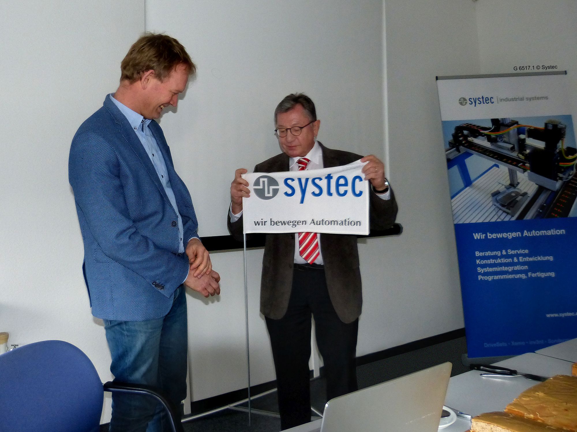 Demcon übernimmt Systec 8 web 140595 Uebergabe Systec Demcon Wolter Leideman