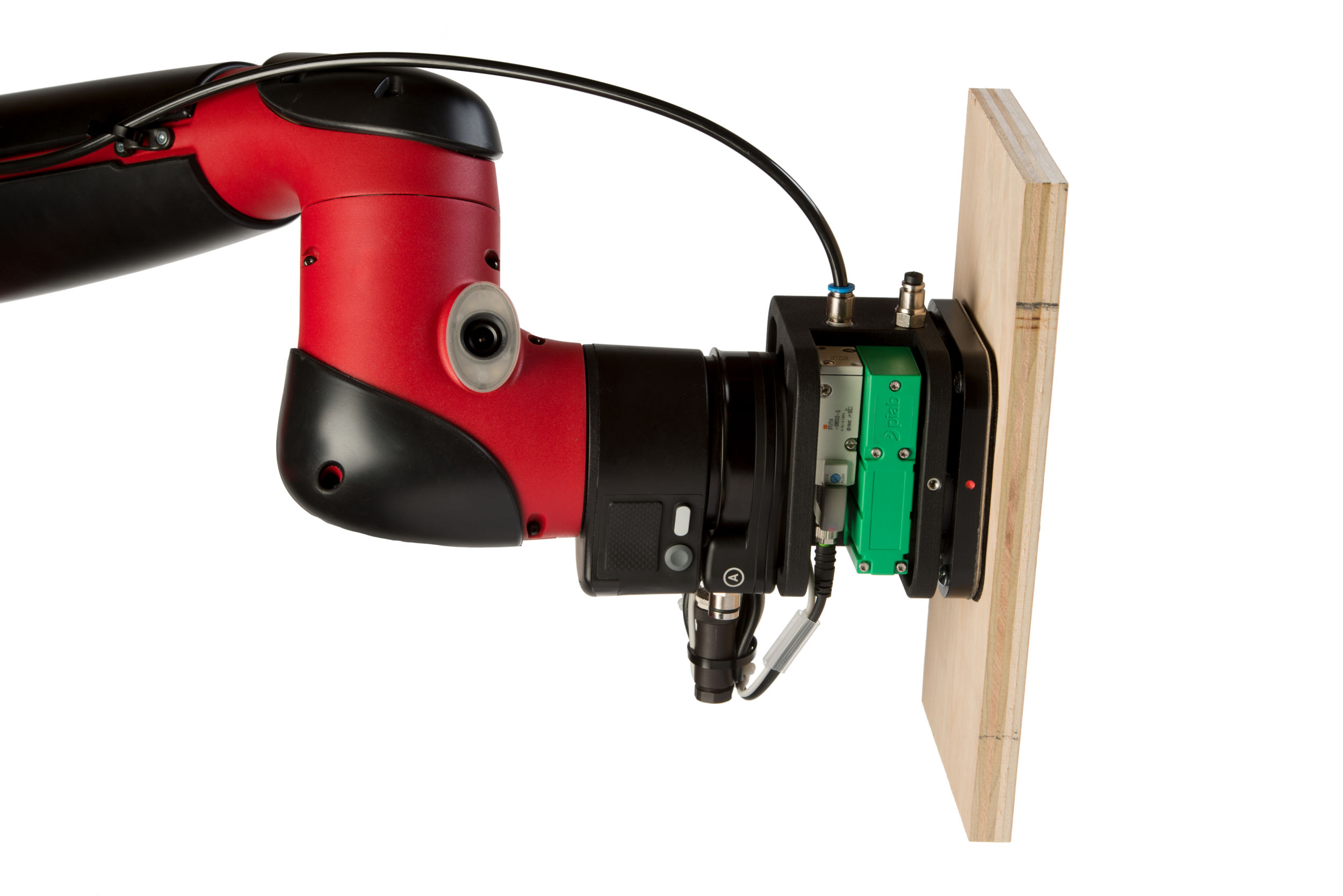 Produkte unabhängig von Form und Oberfläche greifen 5 web 144099 Aufnehmen eines Holzbretts Sawyer 20180524164956