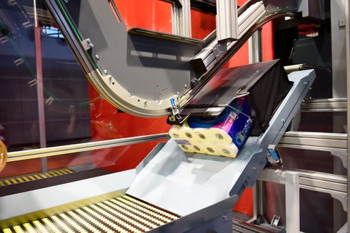 Reibungslose Bereitstellung von sequenzierten Kleinteilen 10 web 150807 Ferag Motek entladen