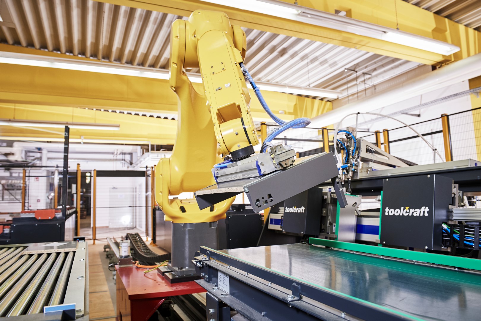 Badmöbel auf Knopfdruck 8 web 159235 BU 0 Bei Sanipa laufen die Schublad 20190430113009