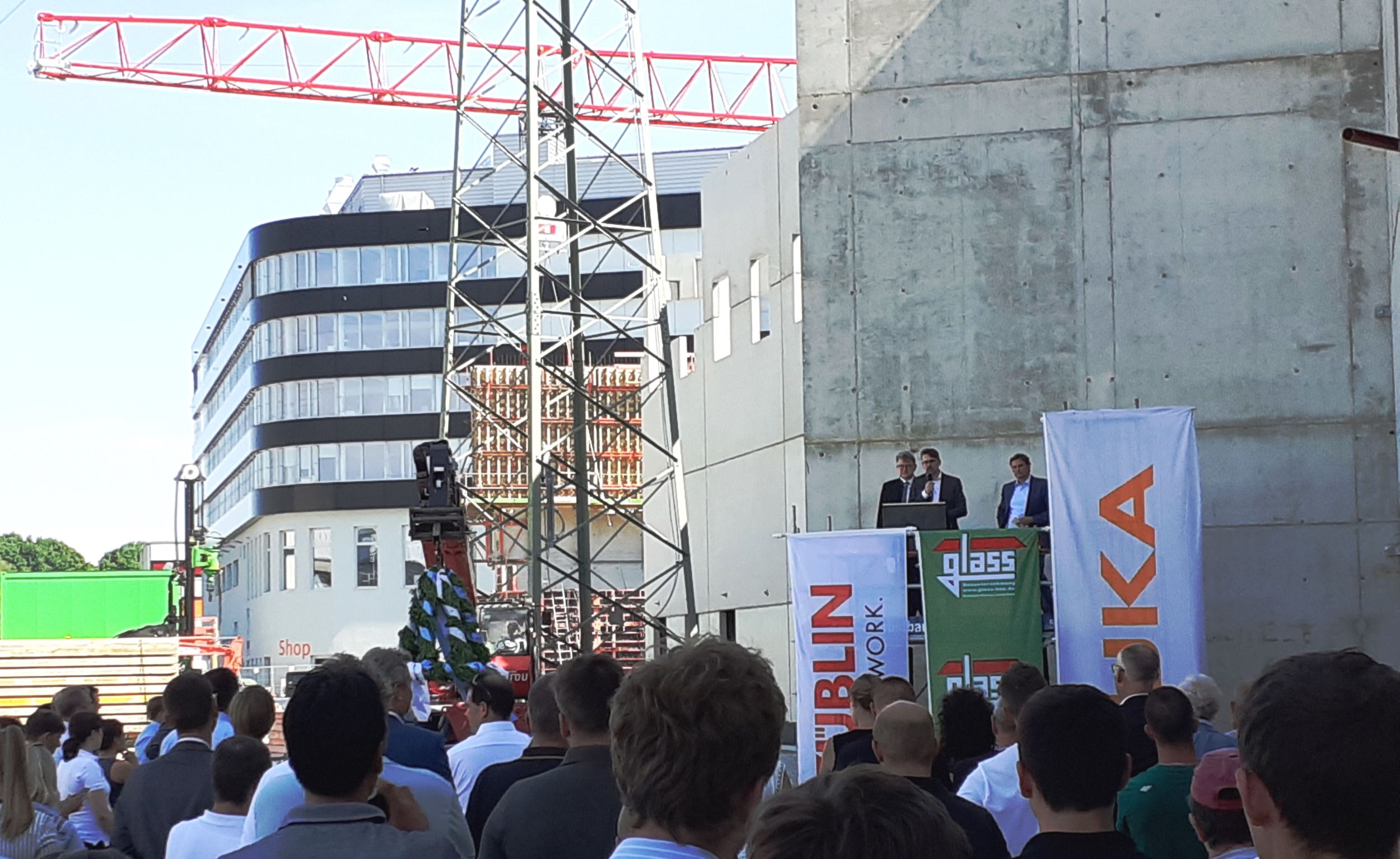 Kuka feiert Richtfest für Bildungszentrum 4 163015 KUKA Richtfest Bildungszentrum Stan 20190726080146