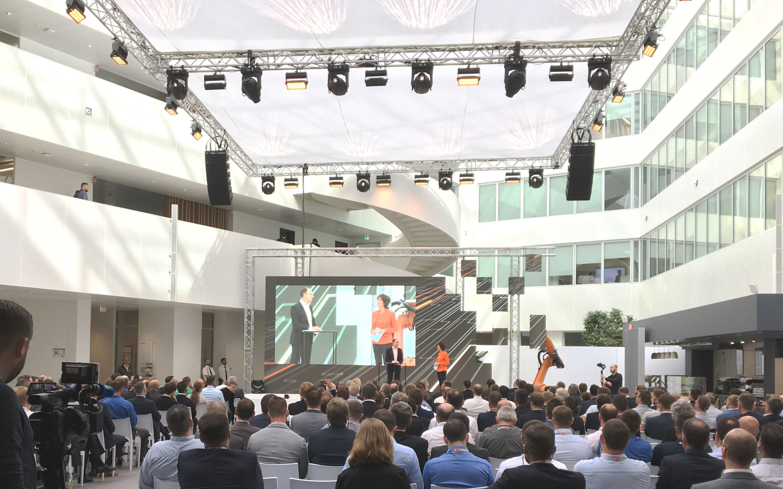 web 162242 KUKA iimotion days 1