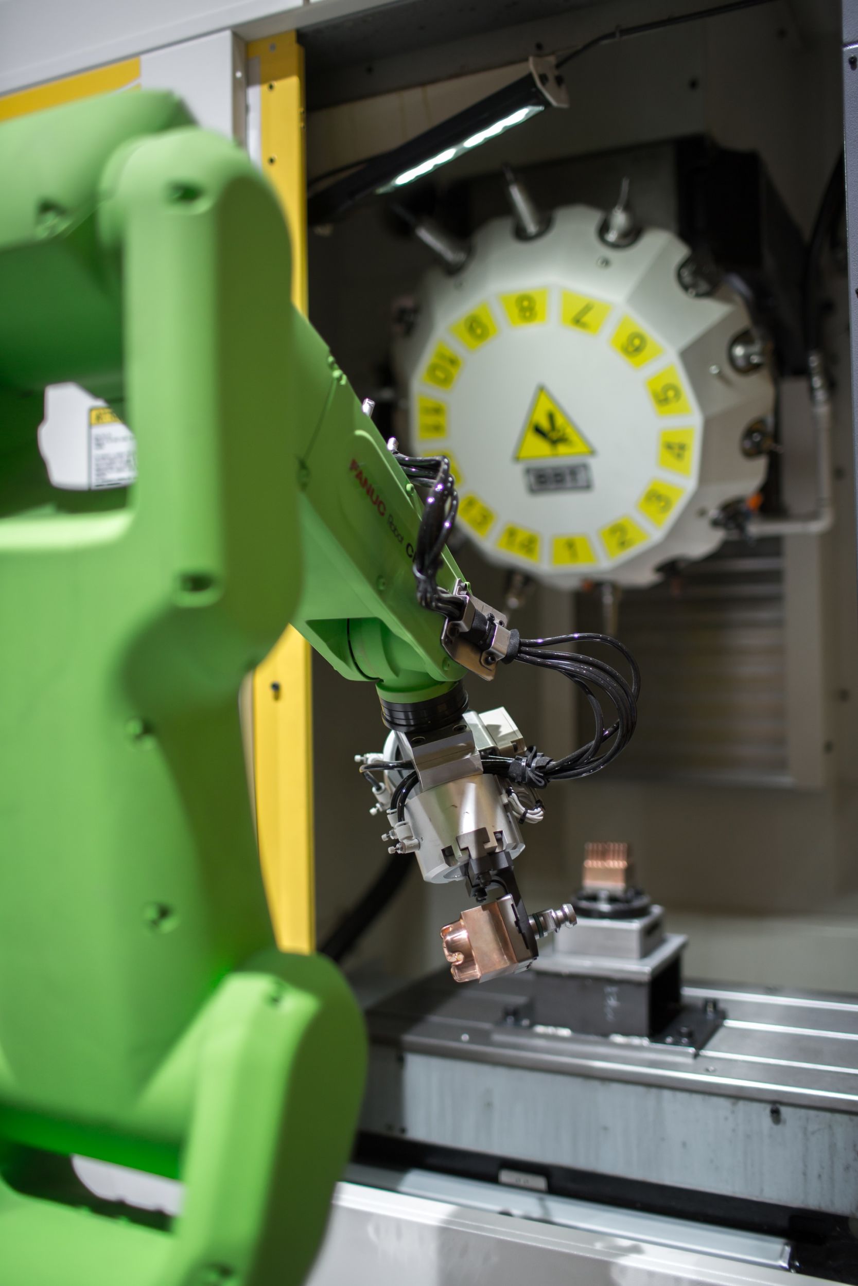 web 162559 FANUC Robot and ROBOMACHINE automation 1