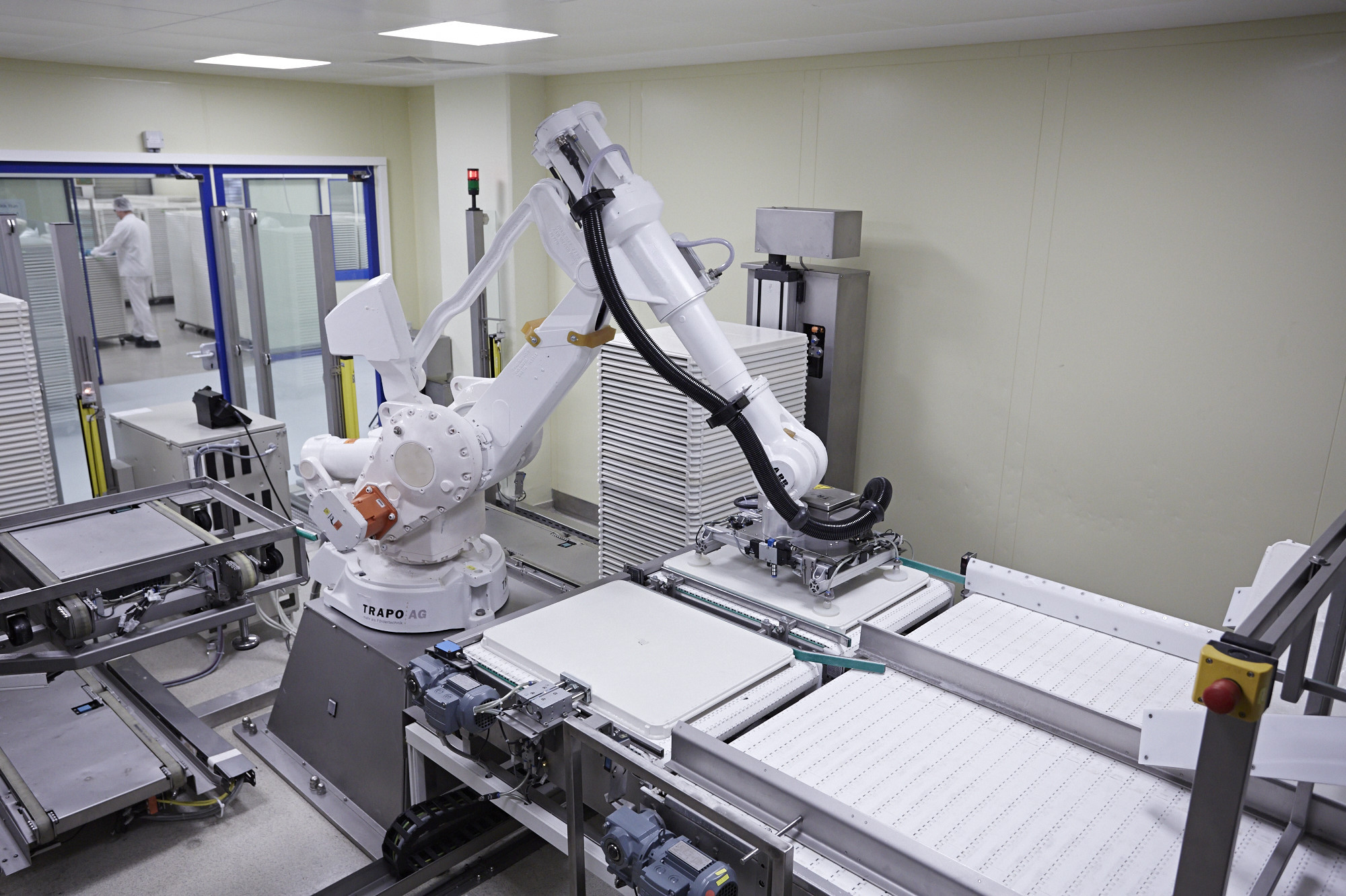 Robotersysteme für den Reinraum 3 web 162988 Massgeschneiderte Greifer Technolog 20190731120718