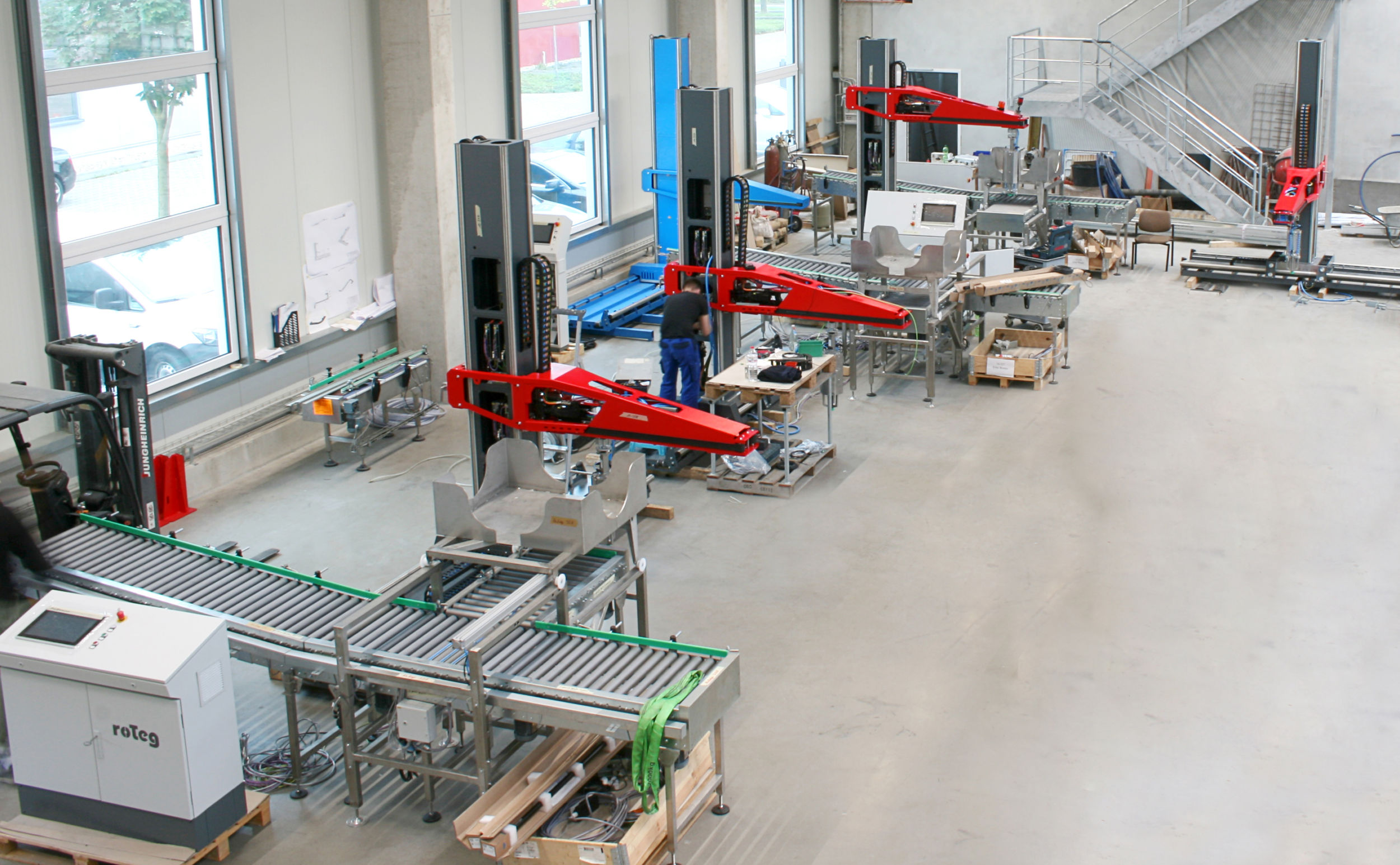 171248 Die Leuchtroten roTeg Palettierer f 20191028094347