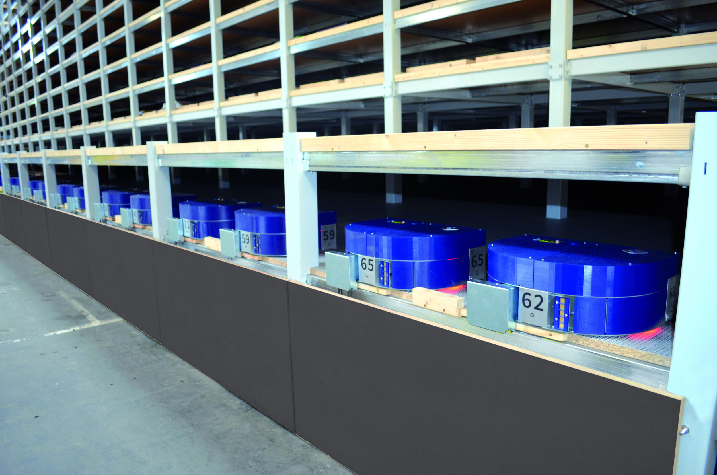 Skalierbares automatisiertes Flächenregal 9 web 170493 Charging Ports