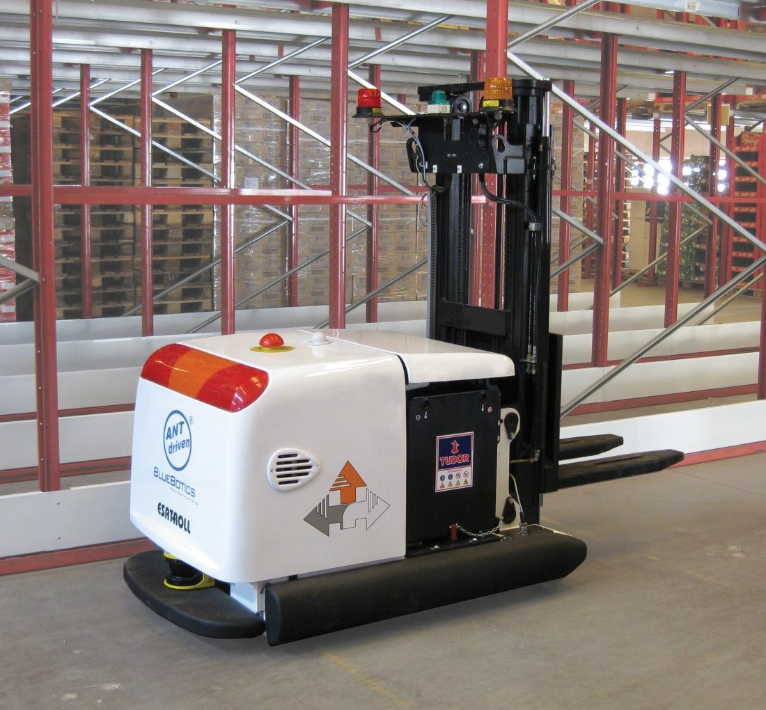 Zehn Jahre fahrerlose Transportsysteme von BlueBotics im Praxiseinsatz 10 web 170922 The ANT driven Esatroll Paquito AGV 20191022104654