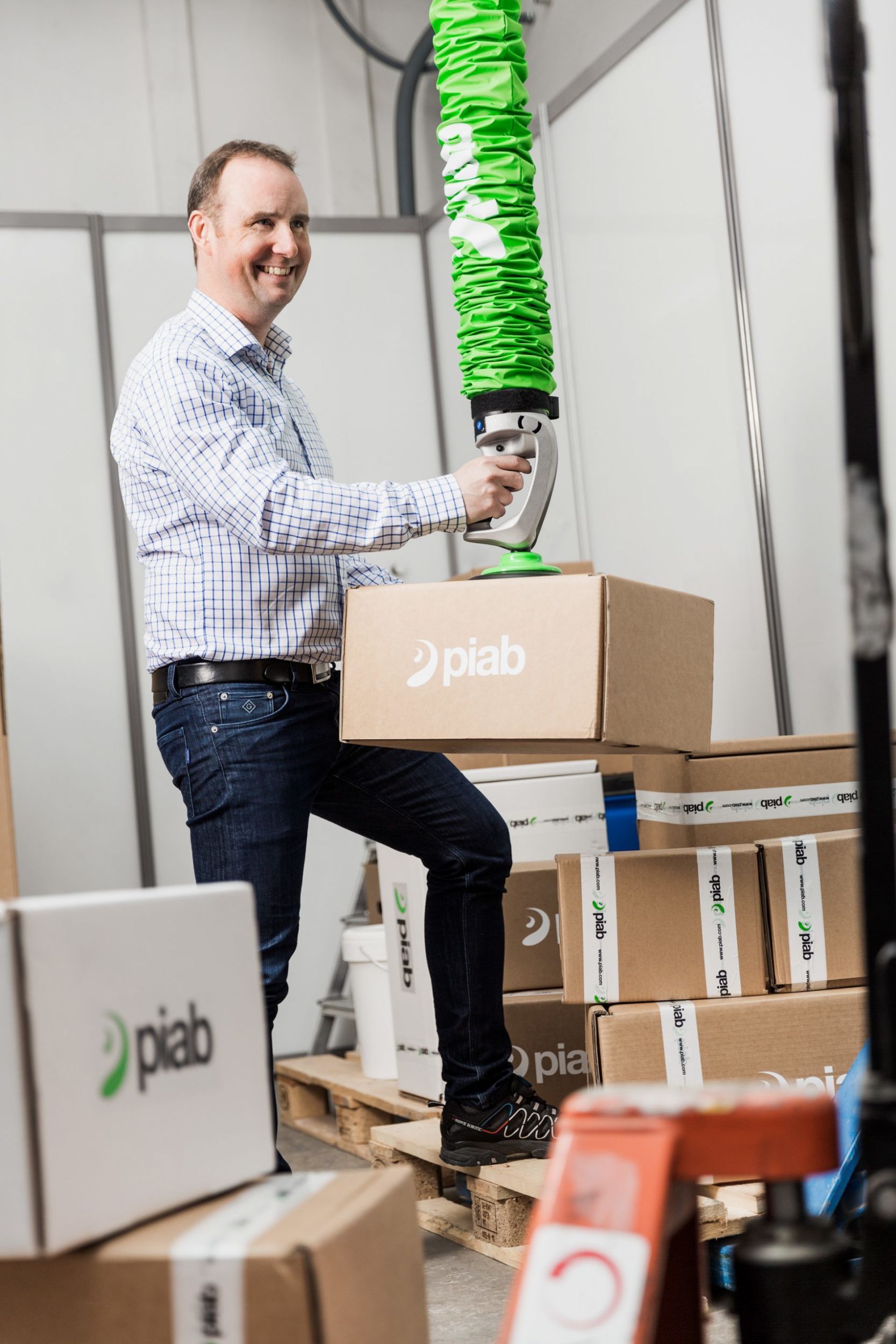 web 178393 PIAB piLIFT SMART in action scaled 1