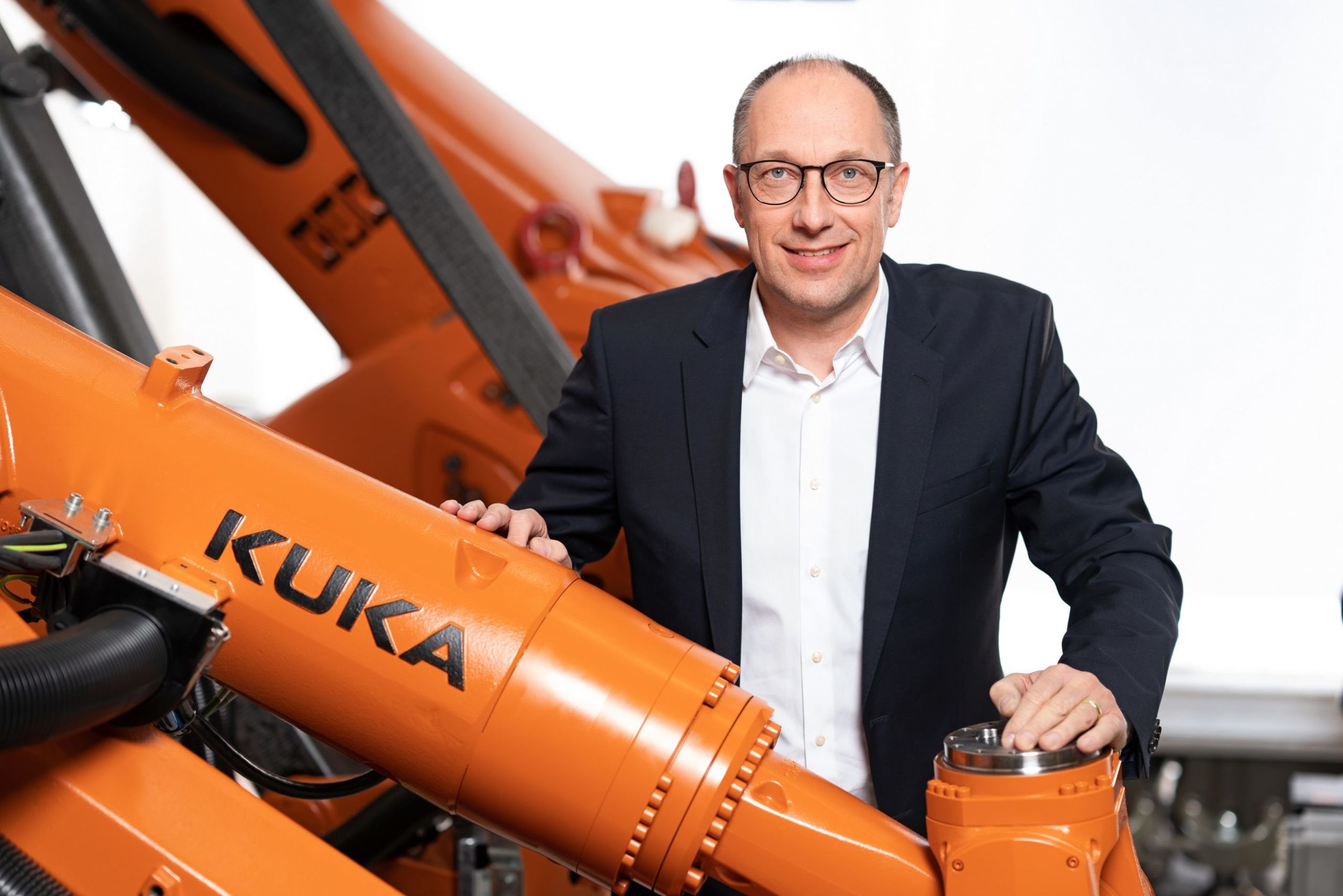 180070 Pressemitteilung KUKA erhaelt Gross 20200317123843 scaled