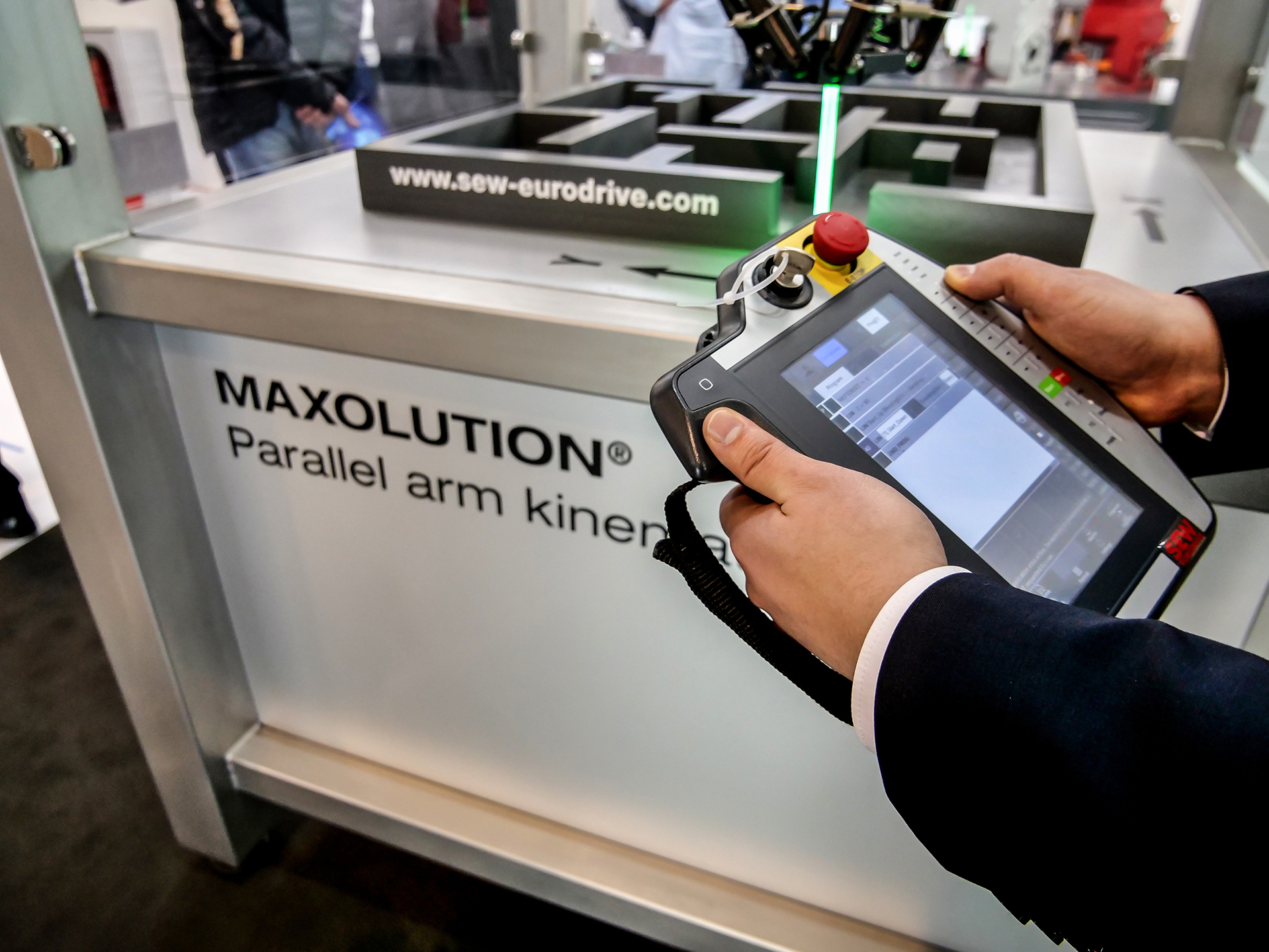 web 185195 SEW EURODRIVE Presseinformation MOVIKIT Robotics