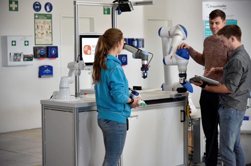 Start des Expertennetzwerks 'Schutzzaunlose Leichtbaurobotik' 3 192471 leichtbaurrobotiik