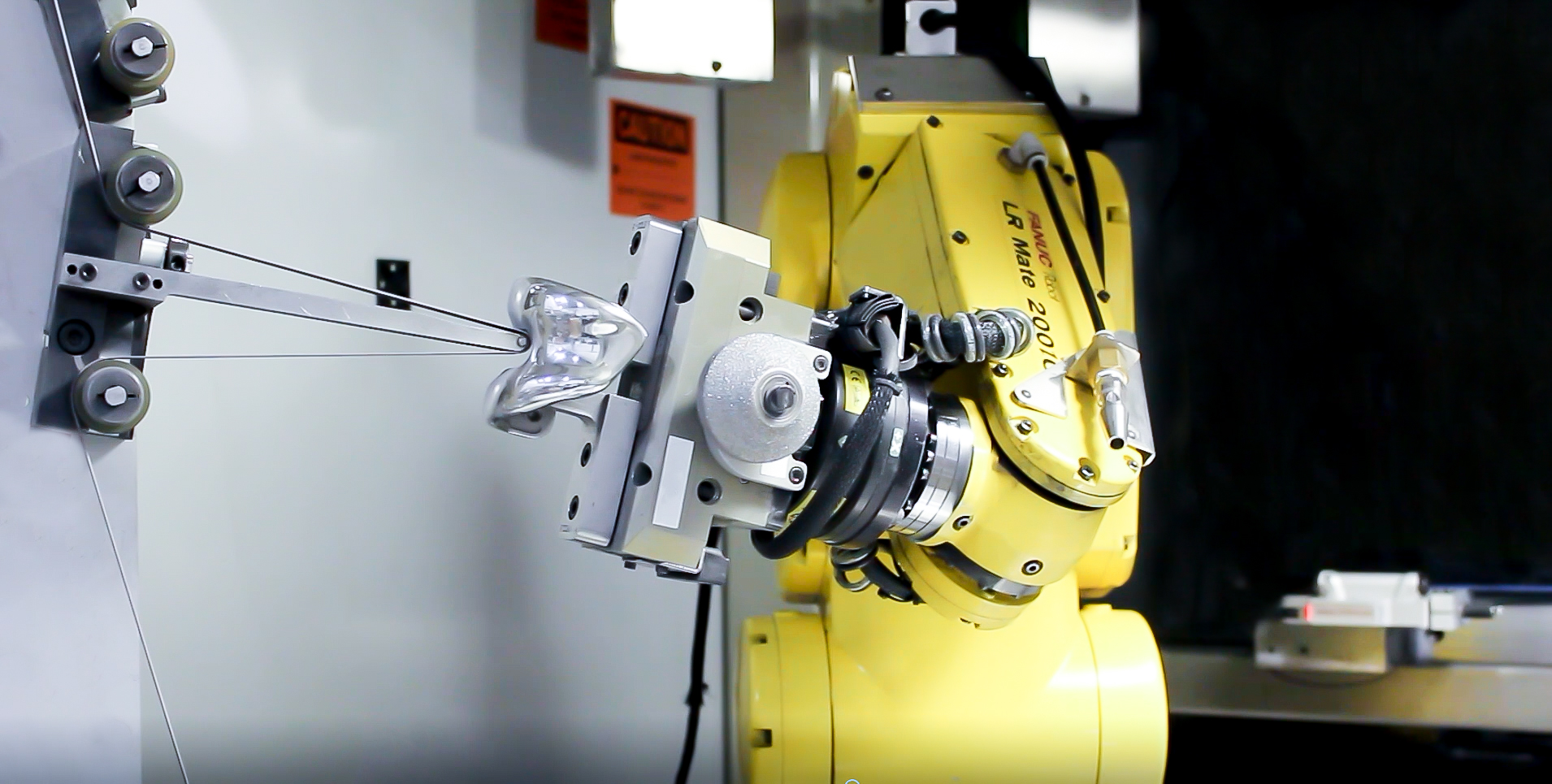 web 193083 Polishing Knee 2 AVundR