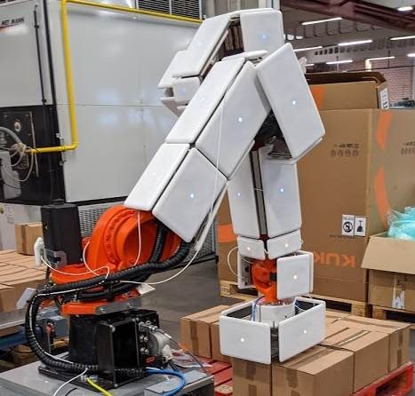 197485 KUKA Cybertech fenceles durch AIRSKIN