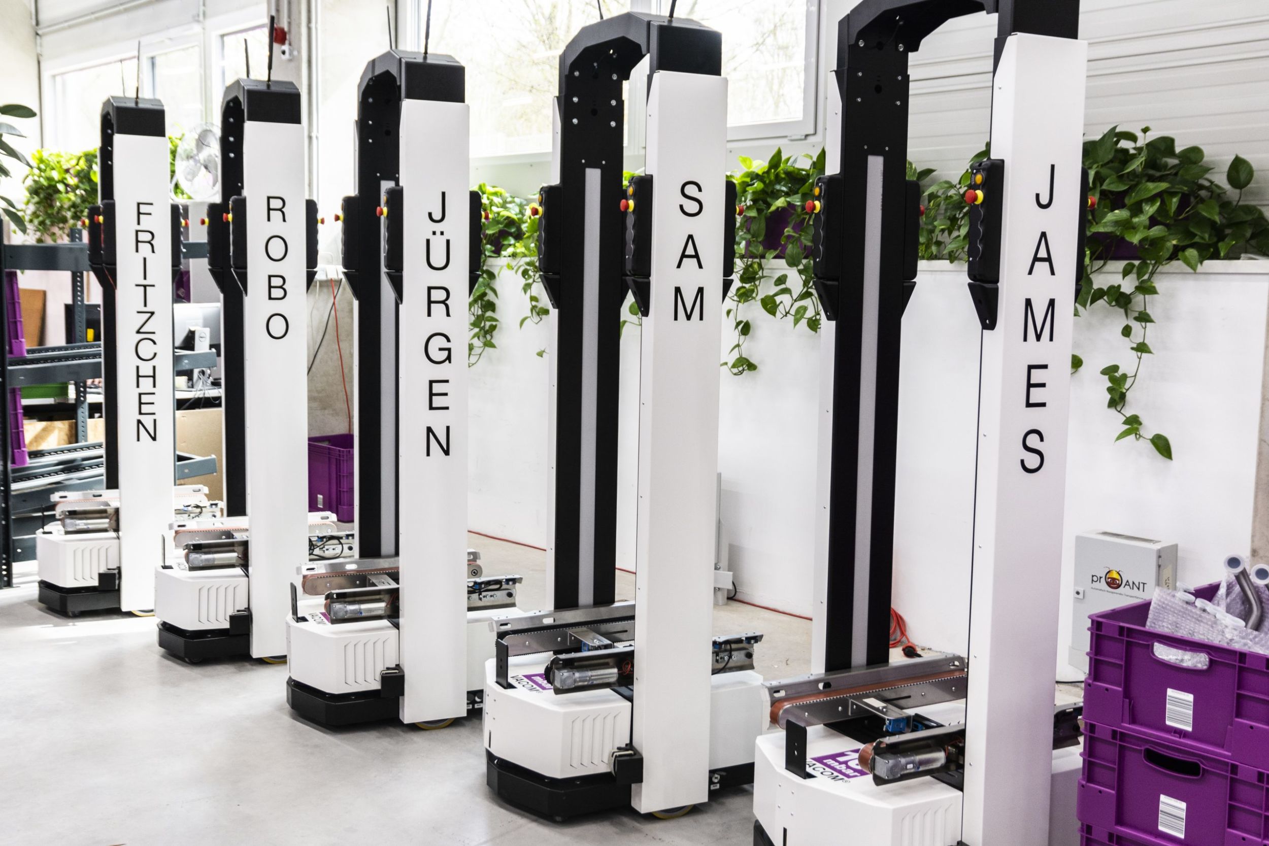 Autonome Logistiksysteme und automatisierte Desinfektion per UV-Licht 3 web 194540 VACOM 1 scaled