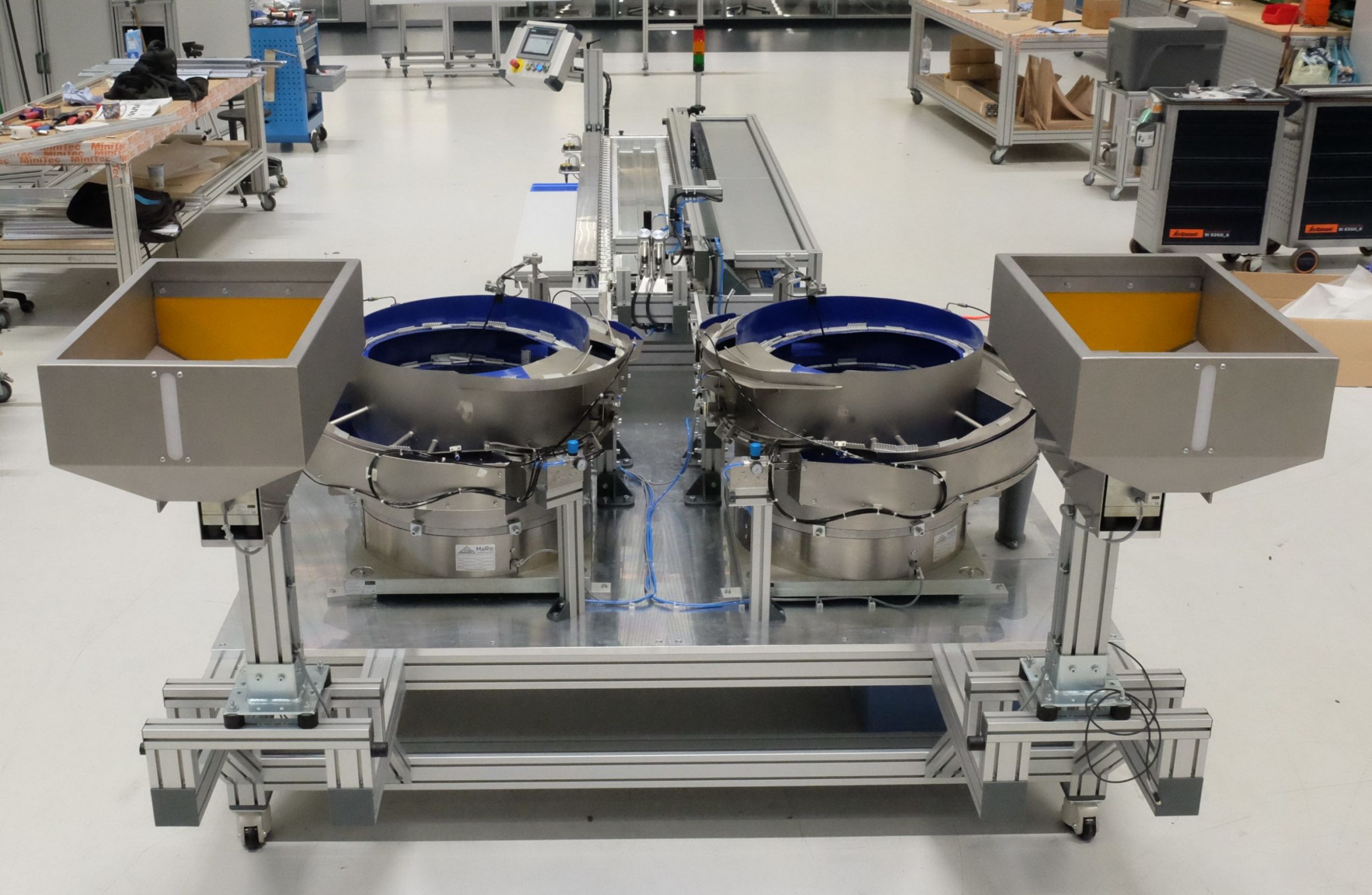 Automatisierte Bestückung von Schaltschränken 7 200733 MiniTec 1220 Schaltschrankbau 1 scaled