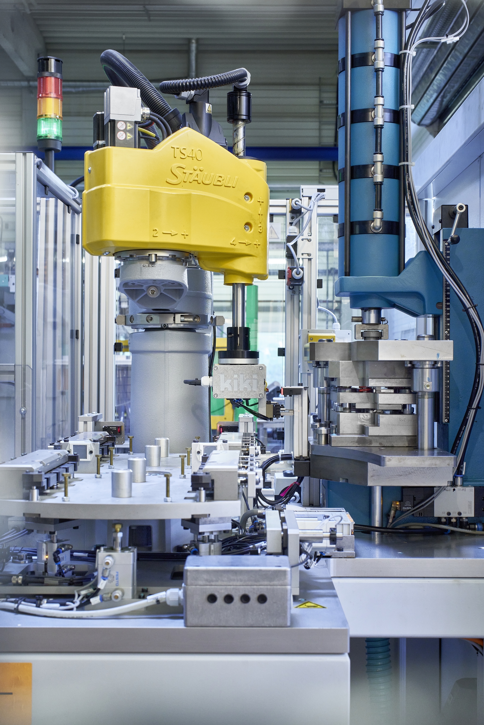 Automatisierte Teileprüfung 7 web 197065 ARBURG 174073 Goerlich Turnkey Robot