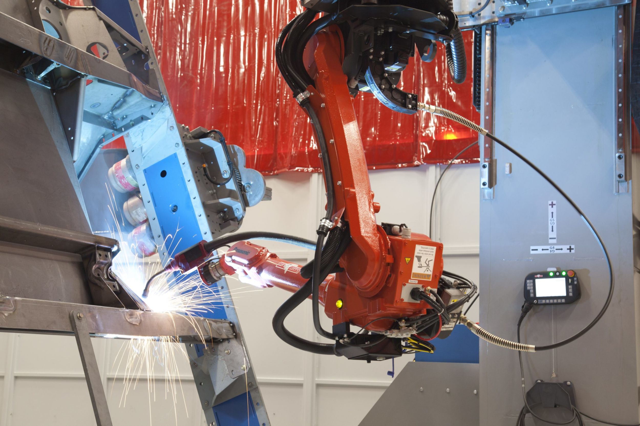 60 Jahre Valk Welding 4 205860 Valk Welding schweissrobot bei VDL 20210331094355 scaled