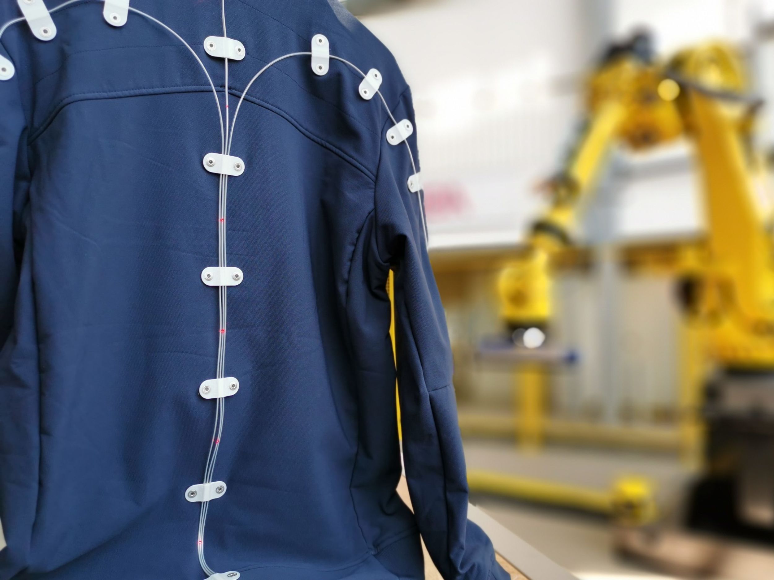 MRK-Sensoren in der Arbeitskleidung 5 web 203583 AutARK 2 Copyright BIBA Aaron Heuermann scaled