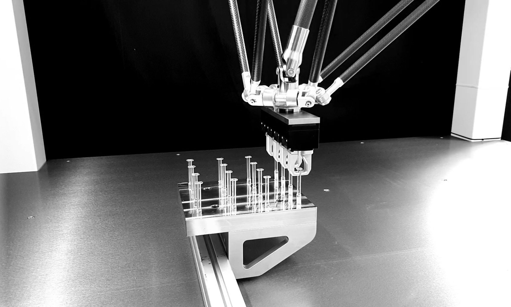 Deltaroboter mit großem Traglastbereich 9 209617 DR Spritzen Greiffer ausVideo