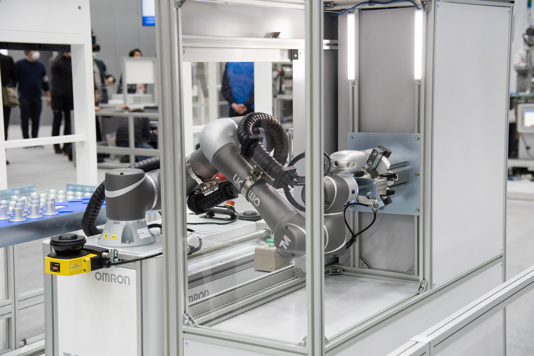 231257 OMRON Machine Tending Cobot