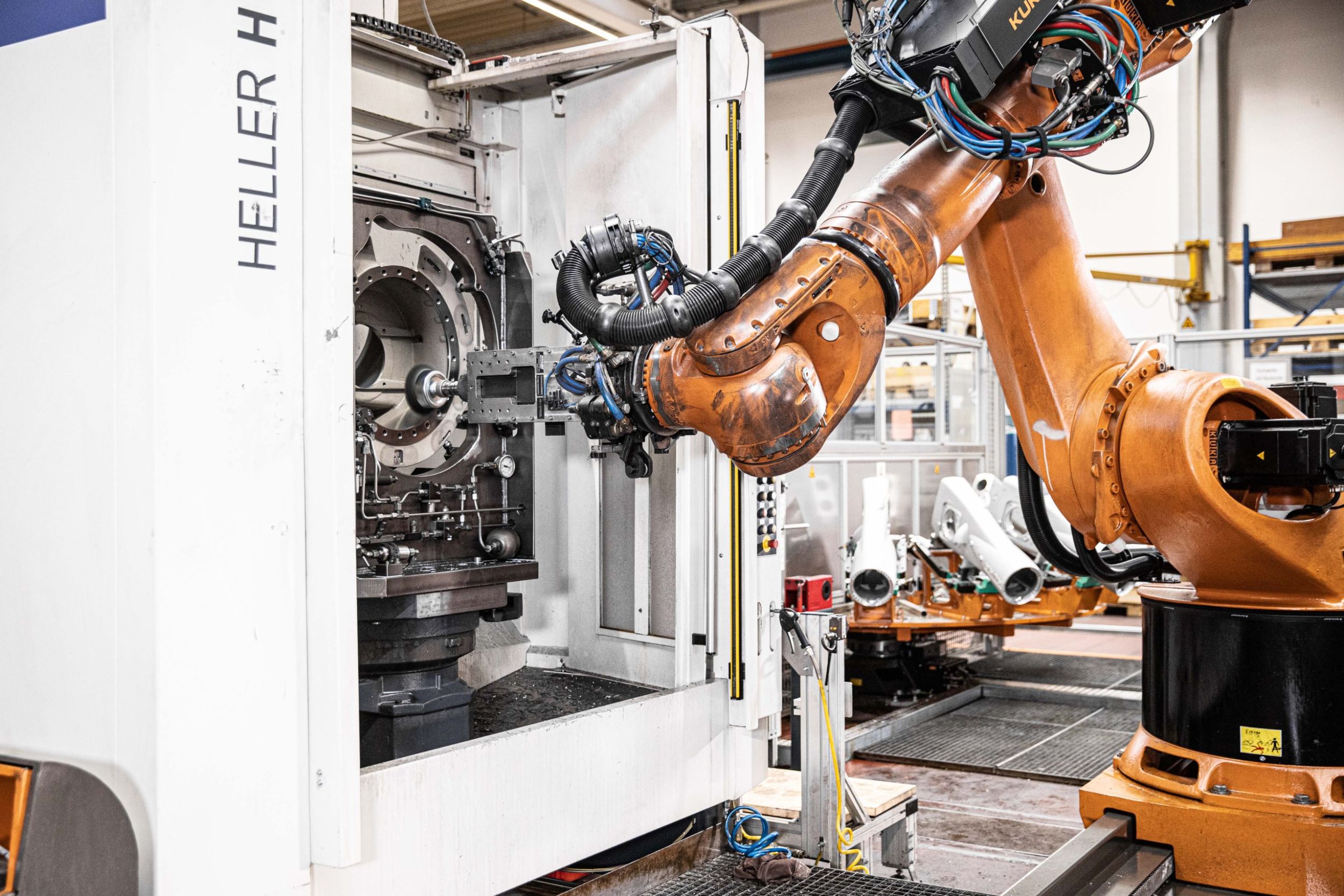 web 222131 KUKA Zerspanung Heller Zelle KUKA Group 8 scaled