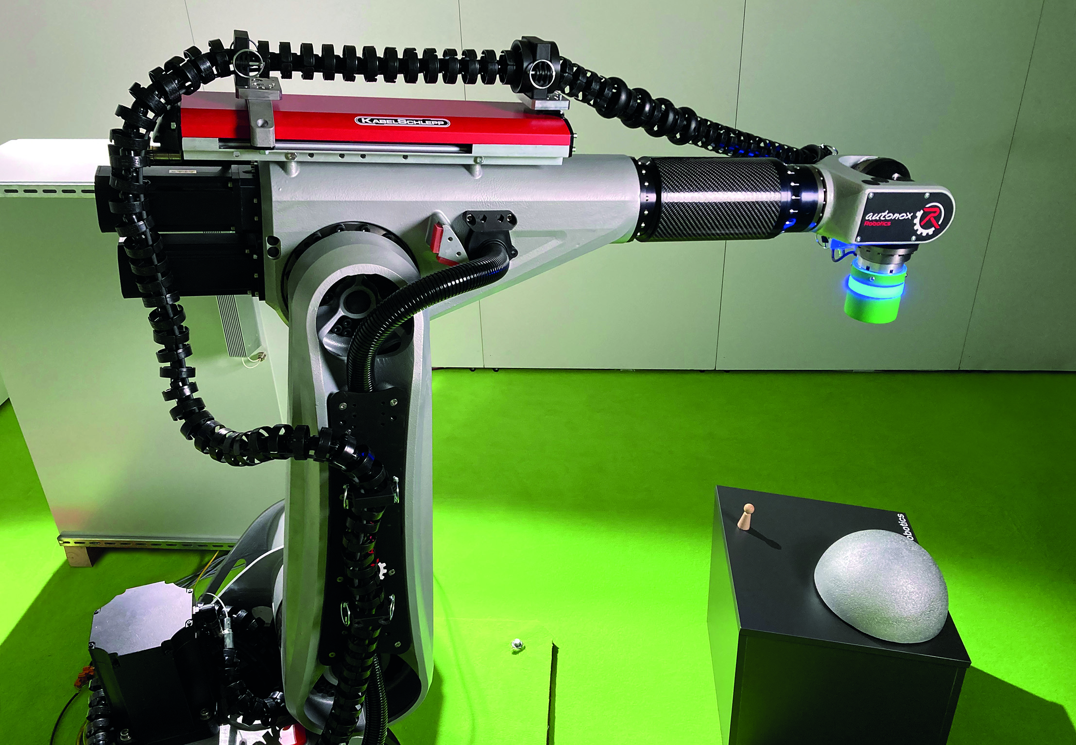 241019 Kabelschlepp Demonstrator cmyk