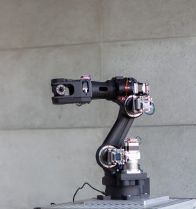 Der Education Roboter Astorino wurde für den Einsatz in Universitäten und Ausungseinrichtungen
ausgelegt. (Bild: Kawasaki Robotics GmbH) Der Education Roboter Astorino
wurde für den Einsatz in Universitäten und Ausungseinrichtungen
ausgelegt. (Bild: Kawasaki Robotics GmbH)