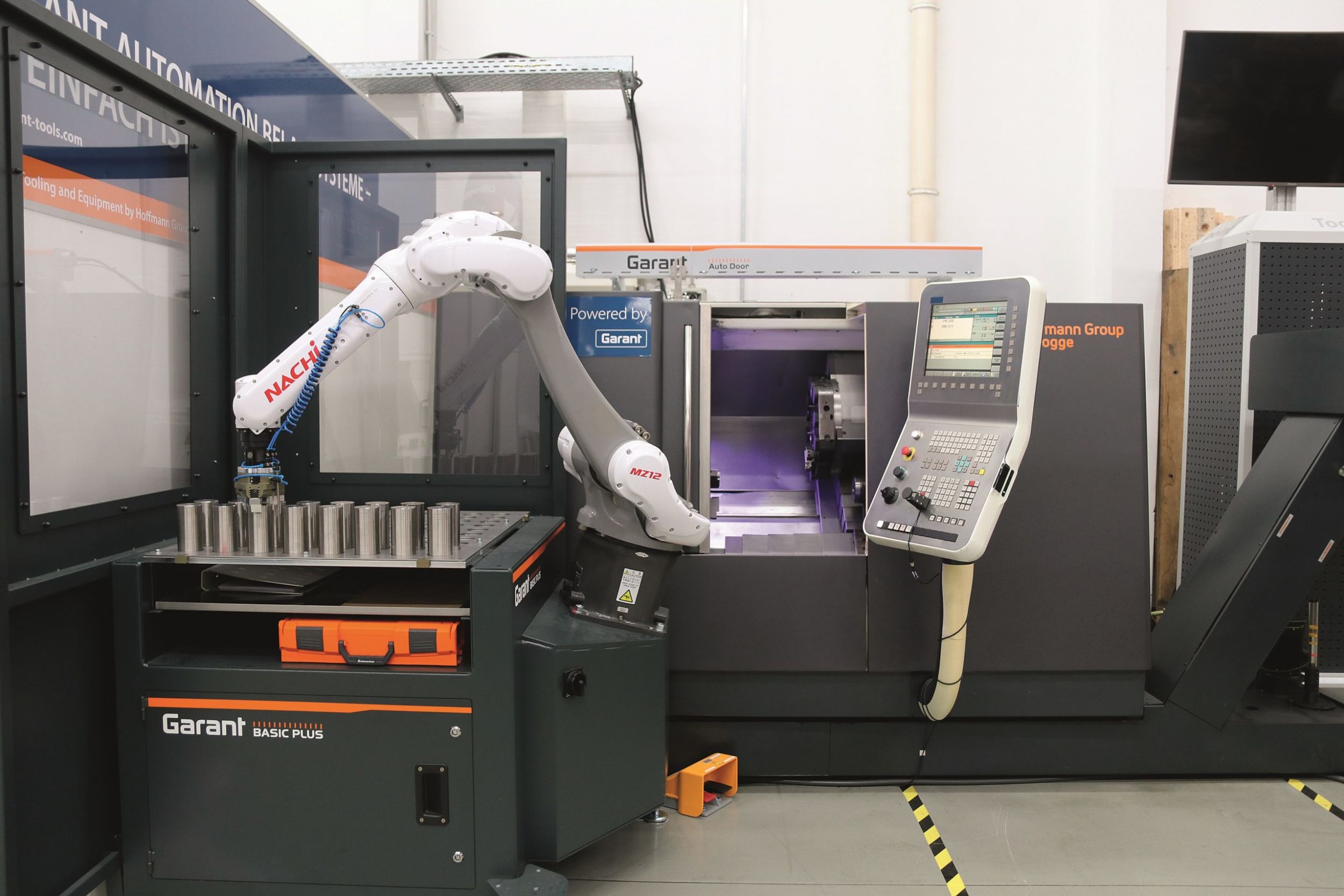 Beladesystem mit Nachi-Roboter 8 246741 GARANT Automation Beladesystem Basic Plus mittel scaled