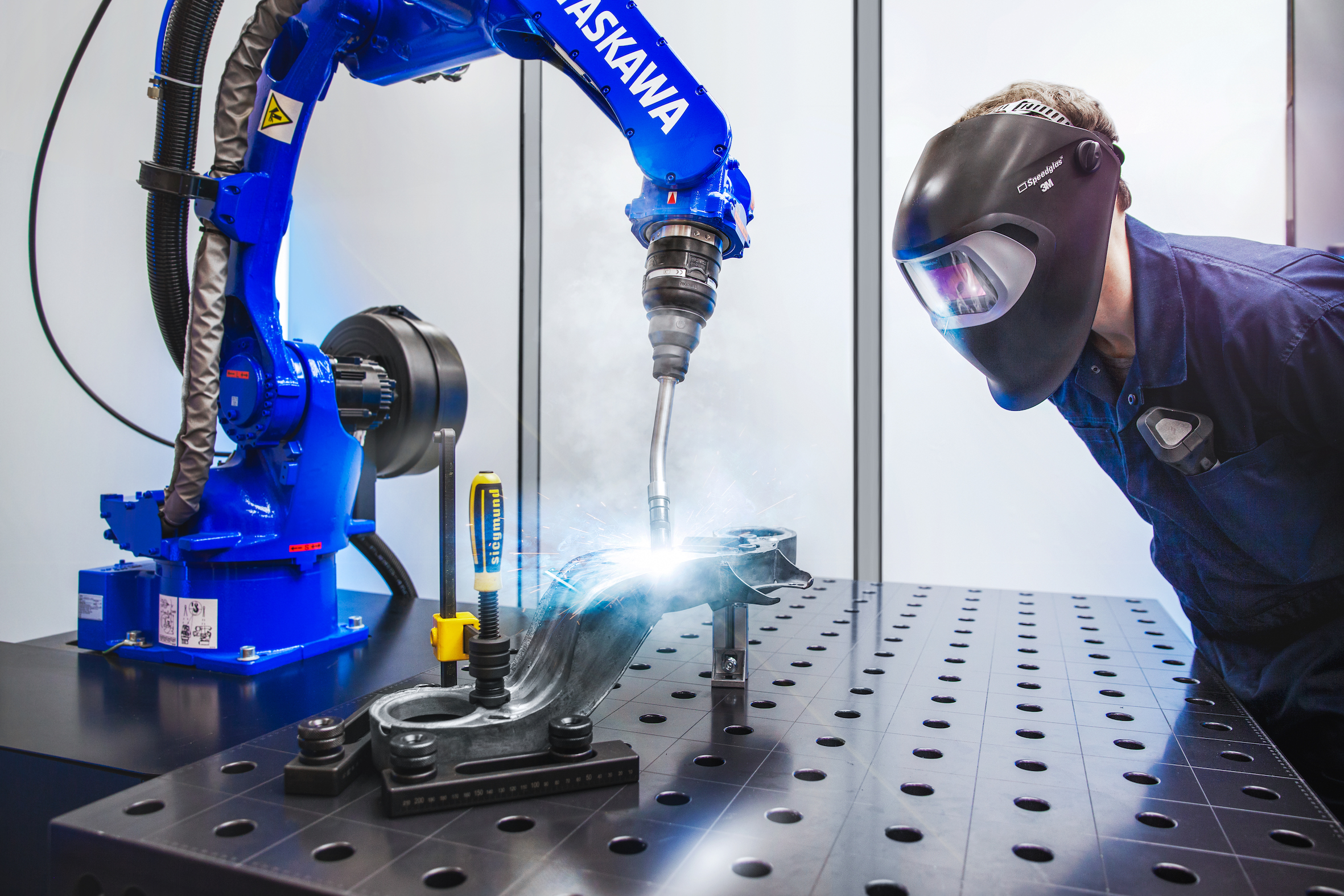 246588 Wandelbots Industrieroboter Schweissen