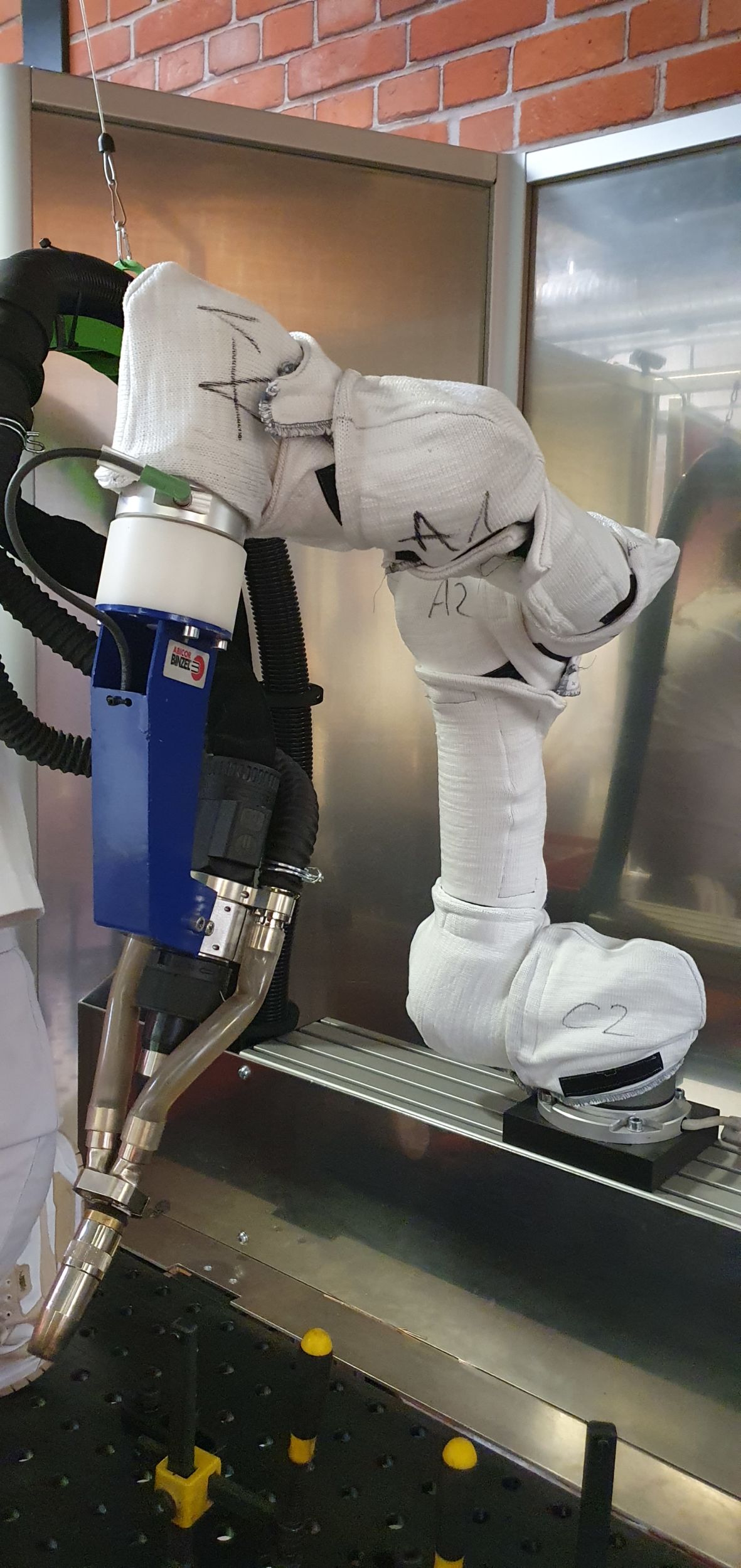 Schutzmantel für kollaborative Roboterarme 2 20220617 135617