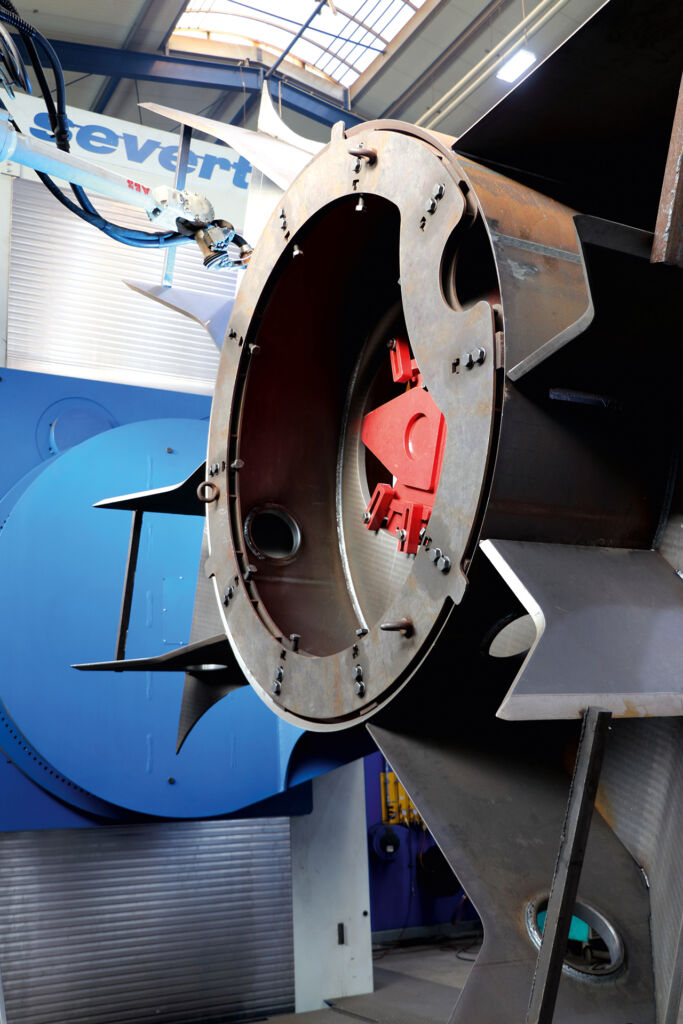 Bis zu 45t schwere Bauteile lassen sich mit der Anlage von Severt automatisiert schweißen.