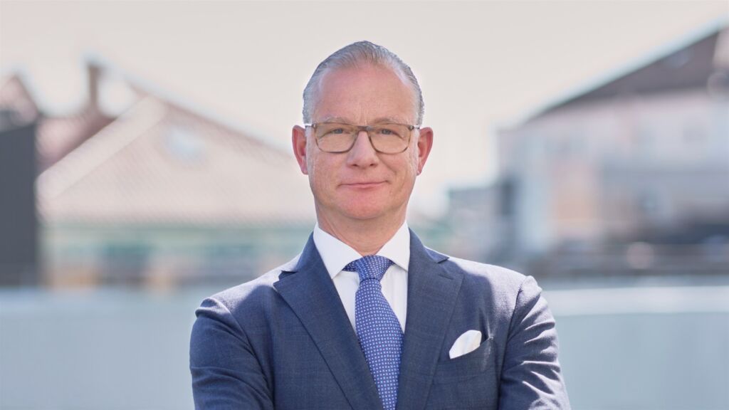 Kolumne Robotik, Recht, Risiko: Die neue EU-Maschinenverordnung 1 Prof. Dr. Klindt ist Rechtsanwalt und Partner der
Kanzlei Noerr. Dort ist er Co-Head Produkthaftung & Product
Compliance.