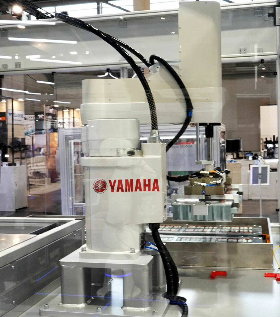 Scaras von Yaskawa
helfen dabei, End-of-Line-Prozesse innerhalb einer kompakten Produktionsfläche zu realisieren.