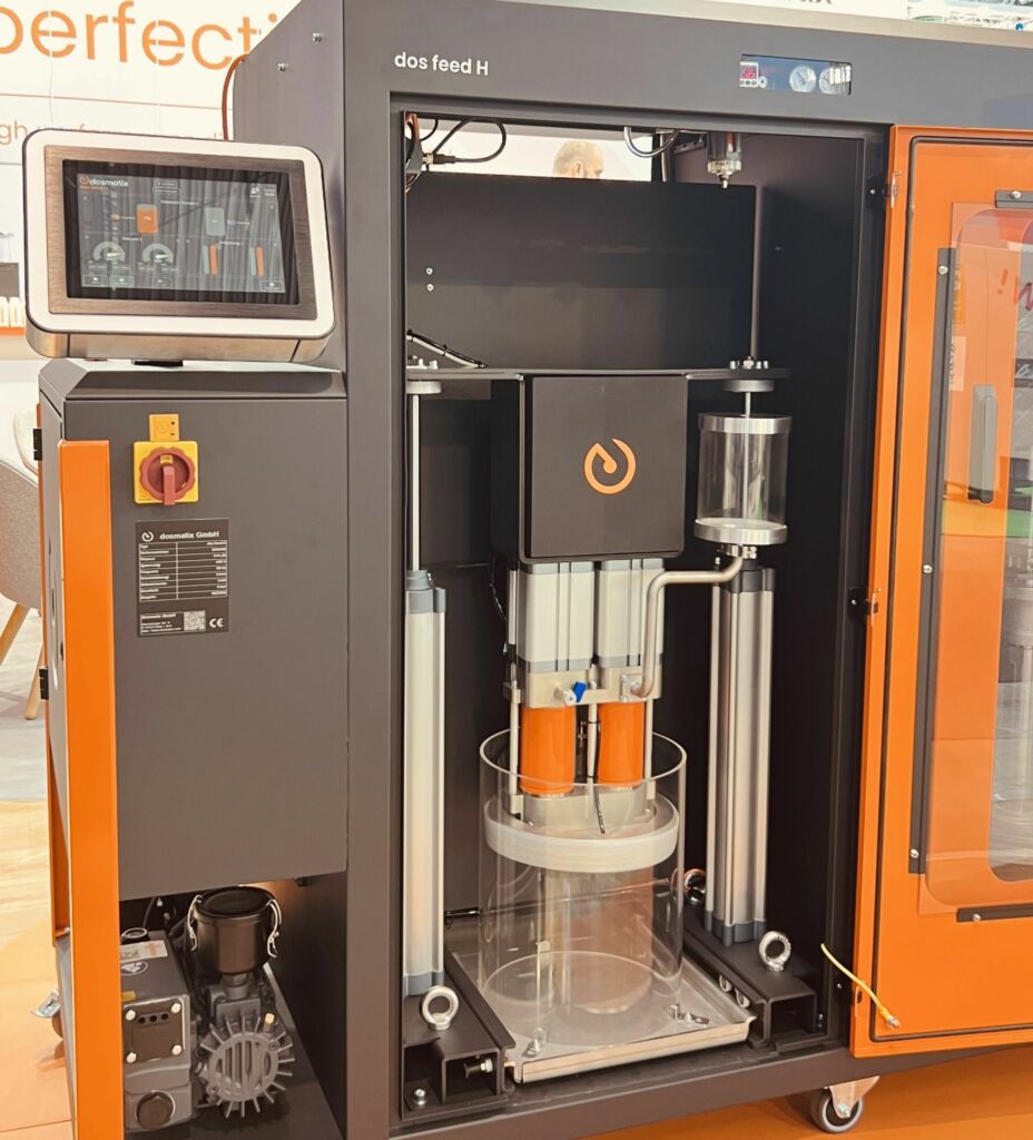 Effizienter produzieren 2 Die Fasspresse Dos Feed H erzielt eine hohe Materialausnutzung von pastösen Medien mit einer Viskosität von über 70.000mPa·s von bis zu 99,6 Prozent.