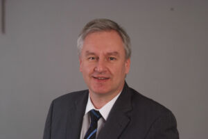 Die Herausforderung bei der 
Batteriefertigung liegt in der Planung beim Anlagenbauer.
Michael Klos, YaskawaDr. Michael Klos, Yaskawa