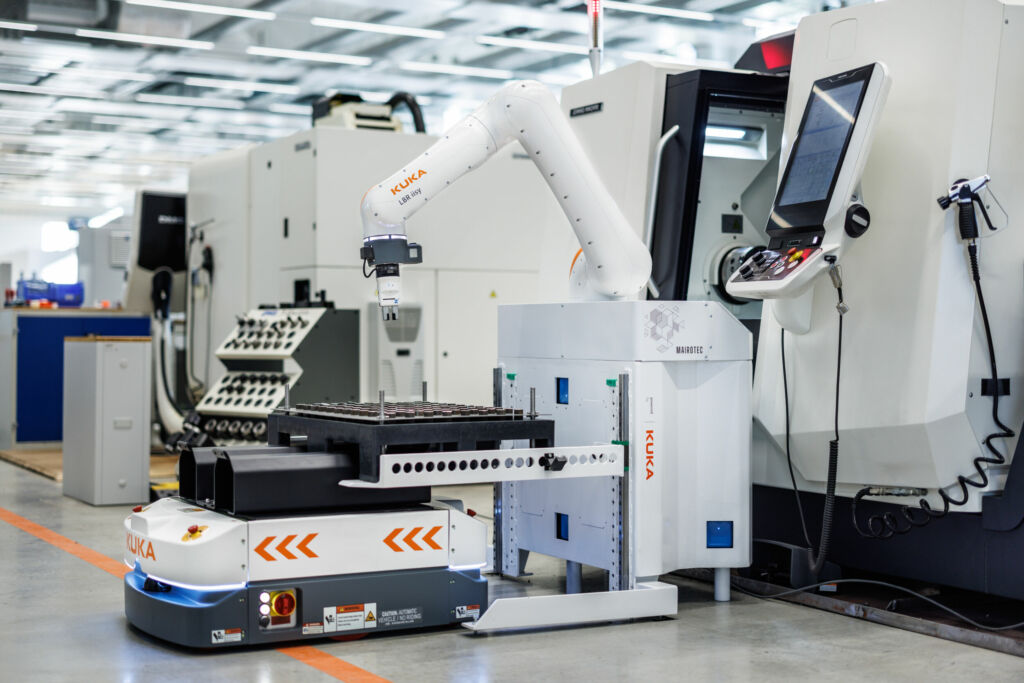 Kuka-Workshop: Robotik macht nachhaltig, flexibel und smart 1 299030 287466 02 KUKAMAIROTEC 300 dpi Press 45