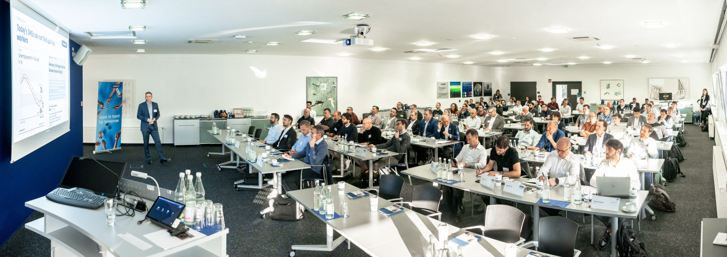 Am 25. und 26. Oktober 2023 veranstaltete SCHUNK wieder die Expert Days: ein jährliches internationales und branchenübergreifendes Event rund um das Thema "Bearbeiten mit dem Roboter". Insgesamt 75 Teilnehmer, davon 12 Referenten, tauschten ihre Erfahrung