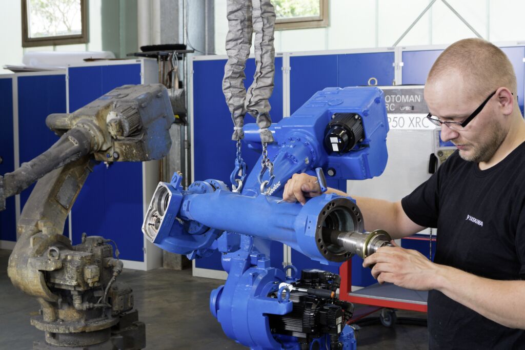 Roboter effizienter nutzen 2 Ein systematisches Retrofit verlängert die Betriebsfähigkeit eines Roboters über den ersten Lebenszyklus hinaus.
