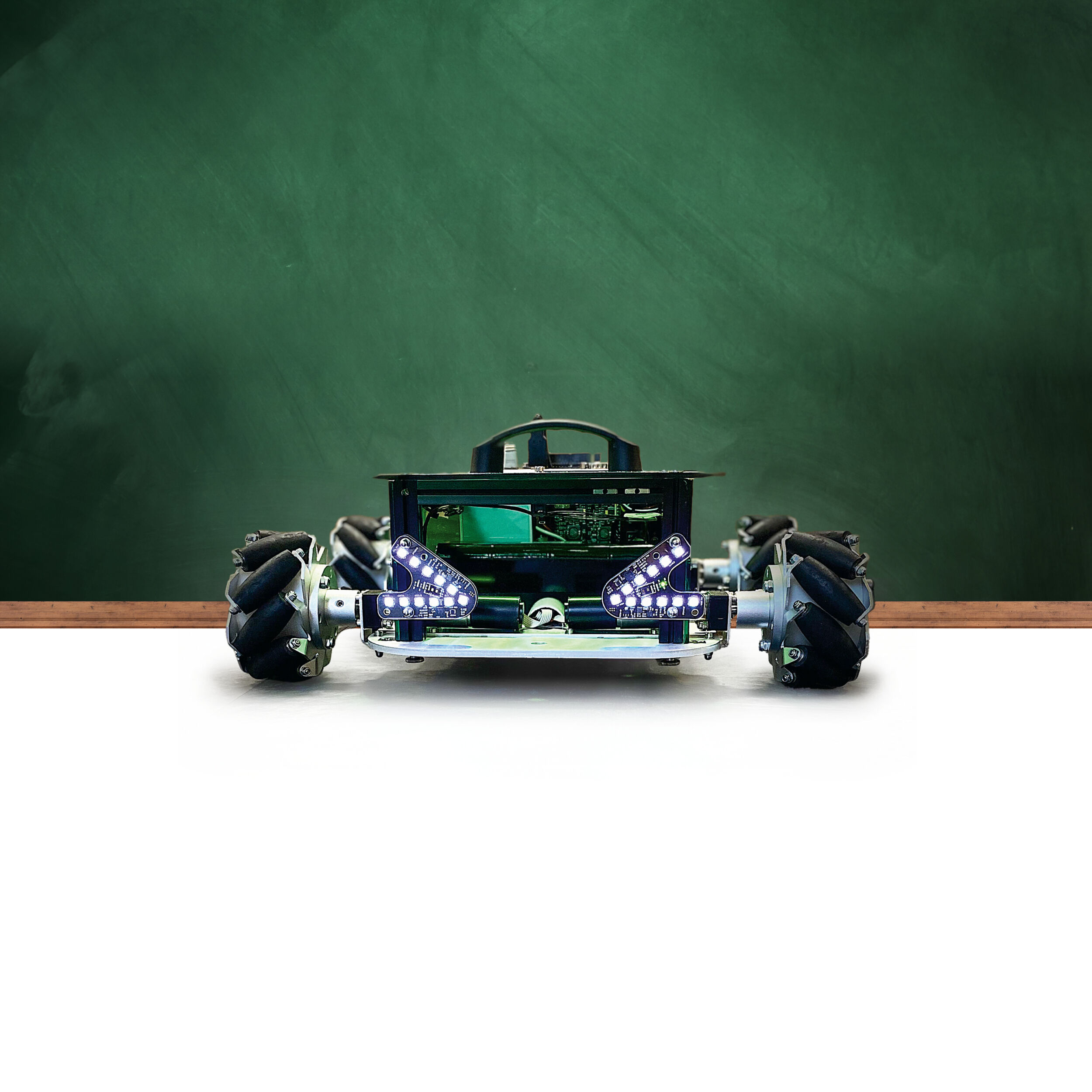 Einstieg in die mobile Robotik leicht gemacht 5 Die Variante mit Mecanum-Rädern ermöglicht es dem Roboter, auf der Stelle zu drehen sowie seitlich oder diagonal zu fahren.