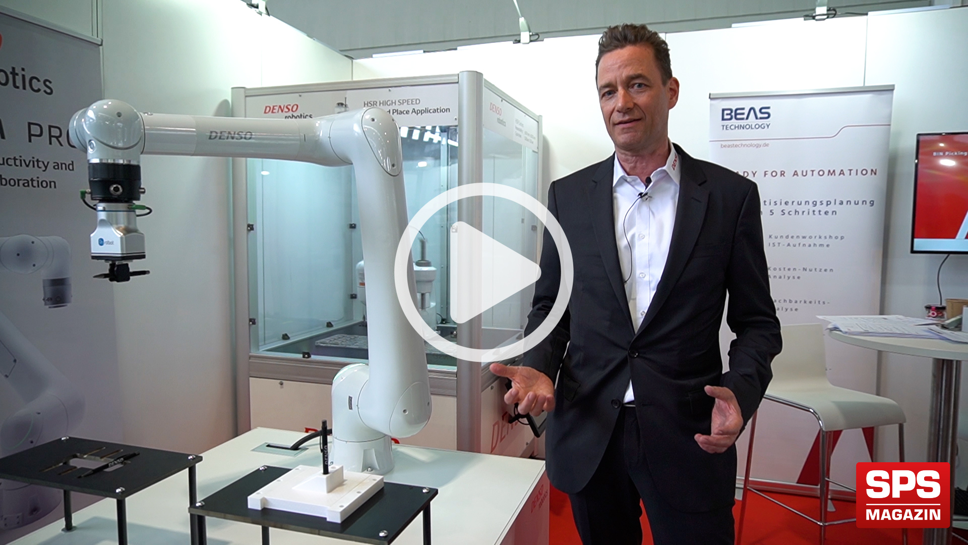 310025 Denso Robotics mit Person