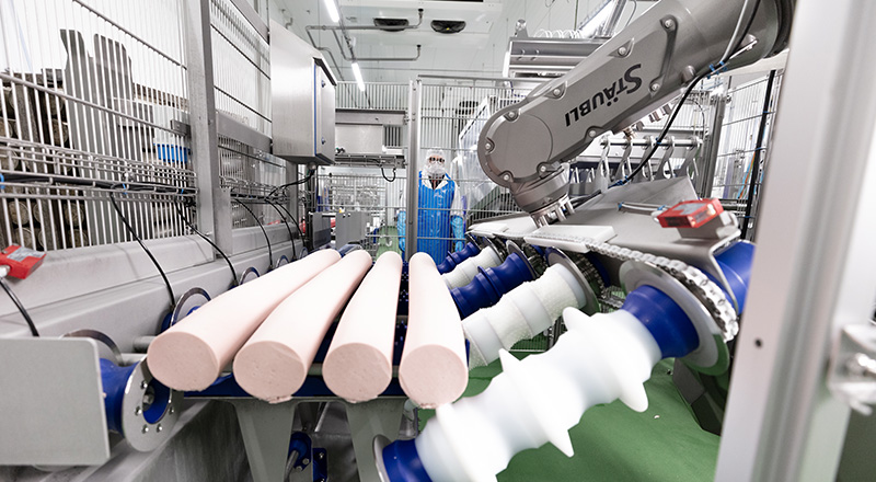 Roboter belädt Wurst-Schneidemaschine 8 Kaufland Hauptbild