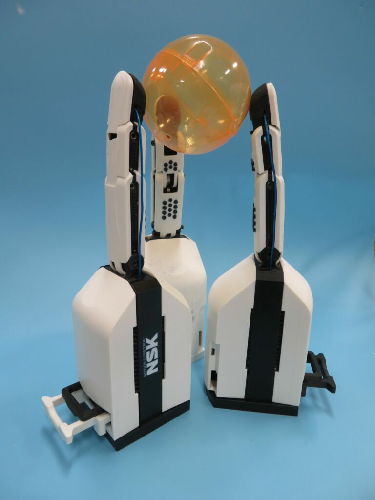 Anpassungsfähige Roboterhand 1 NSK und das Deutsche Zentrum für Luft- und Raumfahrt entwickeln gemeinsam ein Roboterhandsystem, das die Automatisierung von manuellen Aufgaben insbesondere im Dienstleistungsbereich vereinfachen soll.