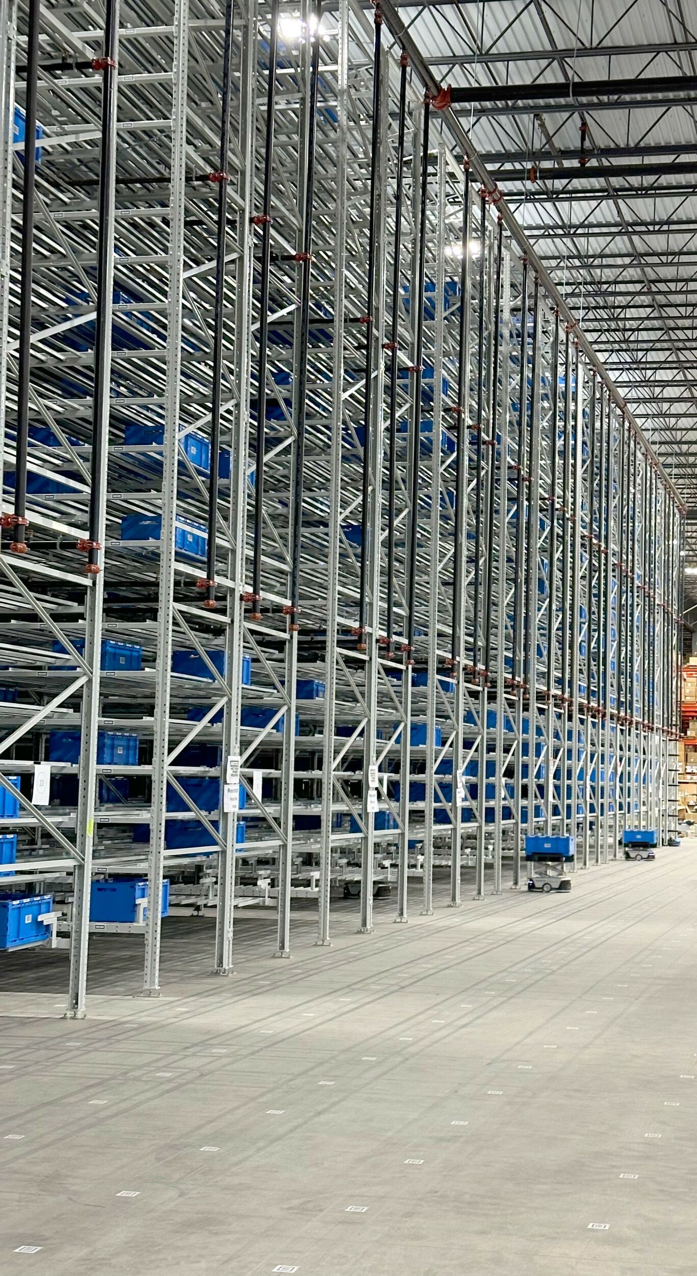 Shelf-to-Person-Lösung für E-Commerce-Lager 2 RoboShuttle