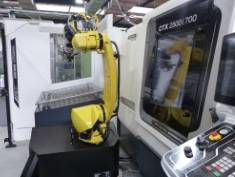 Bearbeitungsmaschine mit Roboterautomatisierung 2 image001