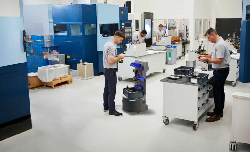 Vernetzter Serviceroboter für Industrie und Handel 1 02 uLink Board Manufactuering right URG 1